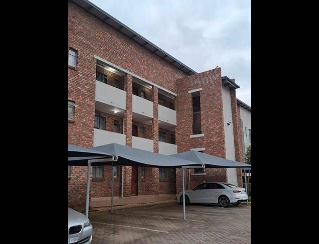 2 BEDROOM APARTMENT FOR SALE IN ROOIHUISKRAAL NORTH